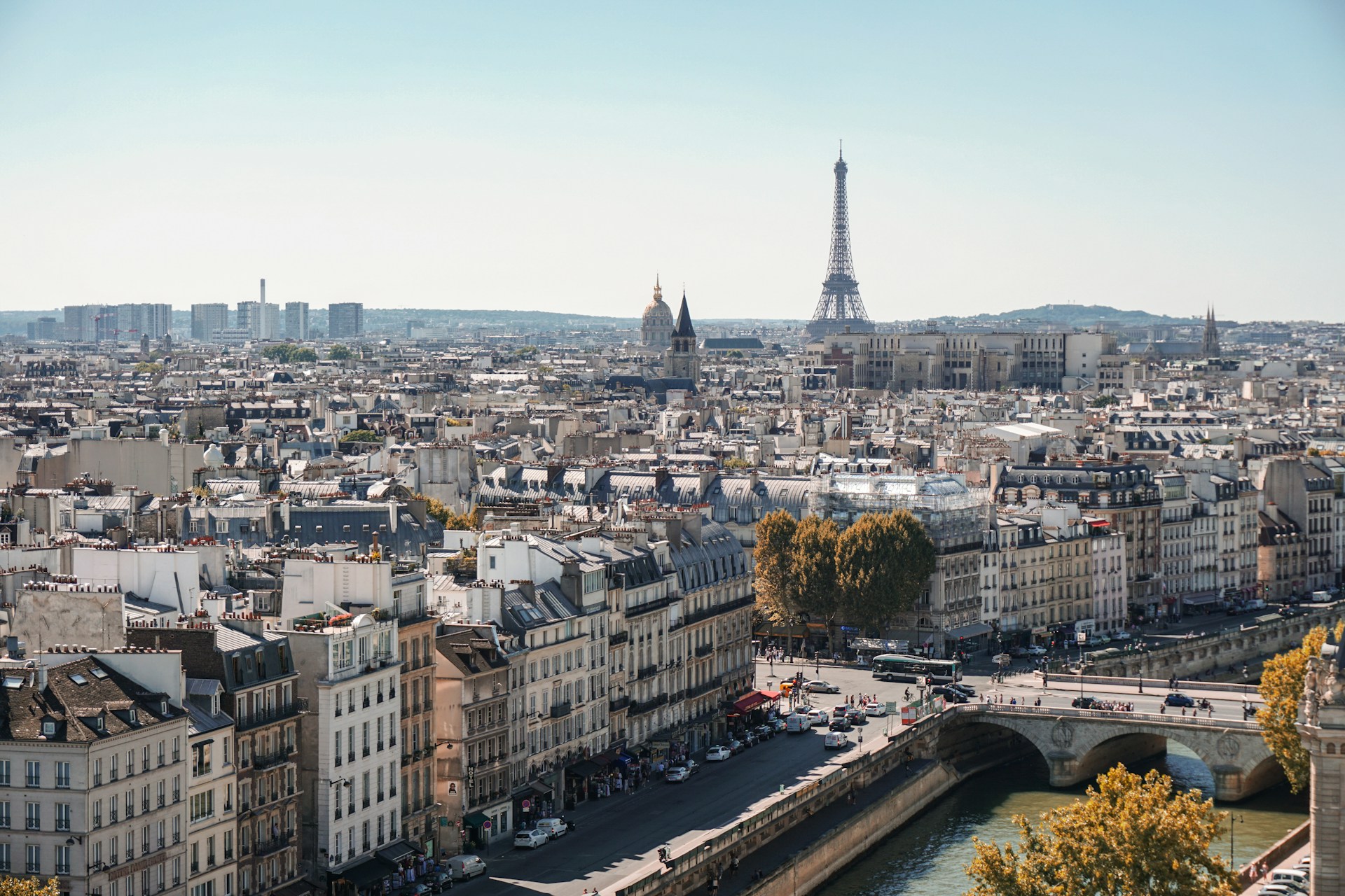 Wenn ein Wüstenstaat Paris kauft: Wie Katar zur stillen Macht in der französischen Hauptstadt wurde