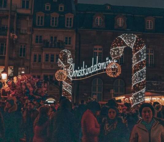 Strasbourg im Lichterkleid: Warum der Weihnachtsmarkt ein Muss ist Weihnatsmarkt_Strassburg