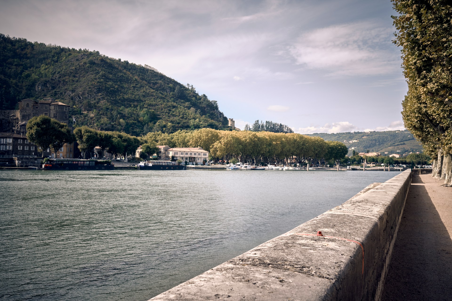 Rhône: Der Fluss als Müllhalde – Frankreichs Wasserstraße im Würgegriff des Plastikzeitalters