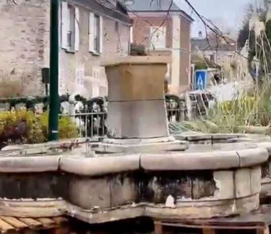 Wo die Gallier den Advent grüßen – Ein Wintermärchen in Janvry Asterix-Brunnen_ScreenX