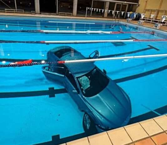 Ein Auto im Becken – wie La Ciotat nur knapp einer Tragödie entging Auto_Schwimmbad_ScreenX