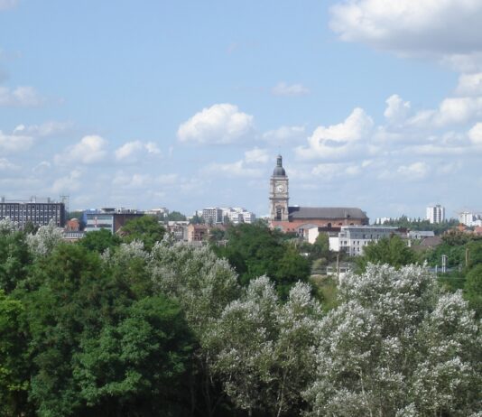 Lens, ein unerwartetes Versprechen – warum eine nordfranzösische Stadt plötzlich die große weite Welt anzieht Lens_Wikipedia