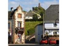 Urlaub mit Abgrund – Wenn ein Balkon zur Falle wird Dabo_et_Rocher_de_Dabo_Wikipedia