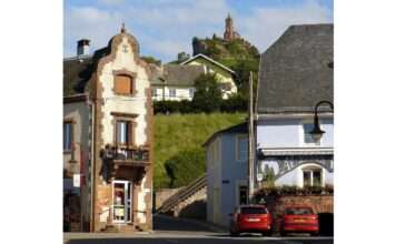 Urlaub mit Abgrund – Wenn ein Balkon zur Falle wird Dabo_et_Rocher_de_Dabo_Wikipedia