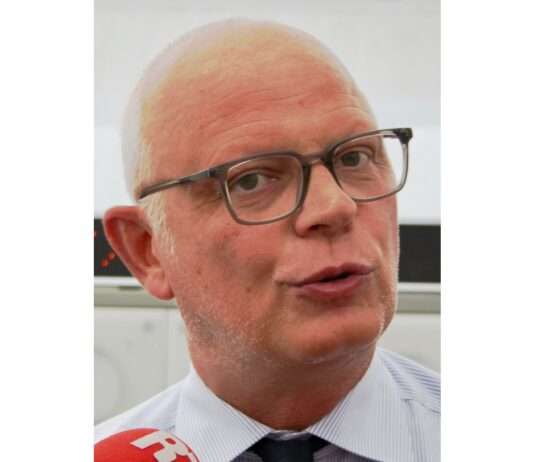 Édouard Philippe und das Sozialbudget: Bruch mit Macron oder kalkuliertes Manöver? Édouard_Philippe_Wikipedia_2