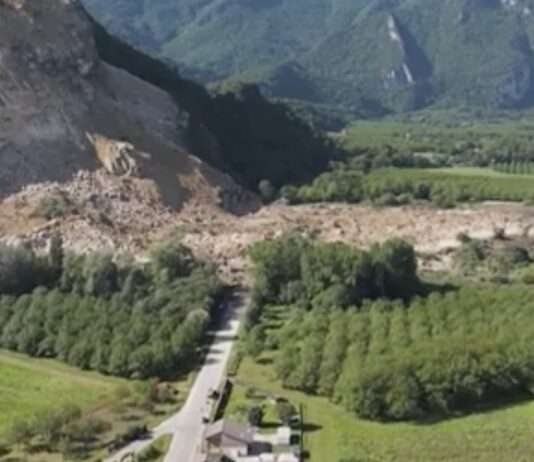 Wenn eine Straße verschwindet – und mit ihr das Vertrauen einer ganzen Talgemeinde Erdrutsch_Saint-Gervais_ScreenX
