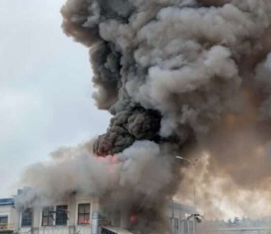 Explosion im Schatten der Schornsteine – Alarmzustand im „Chemietal“ von Lyon Explosion_Saint-Fons_Screenx