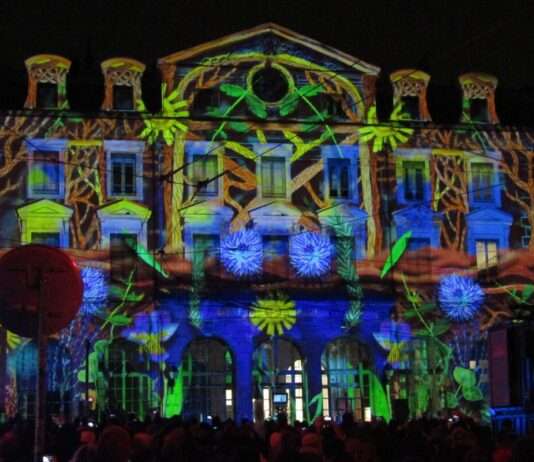 Lichter, Drohnen und Hommage: Lyon feiert seine Seele mit leuchtender Poesie Fête_des_Lumières_Wikipedia