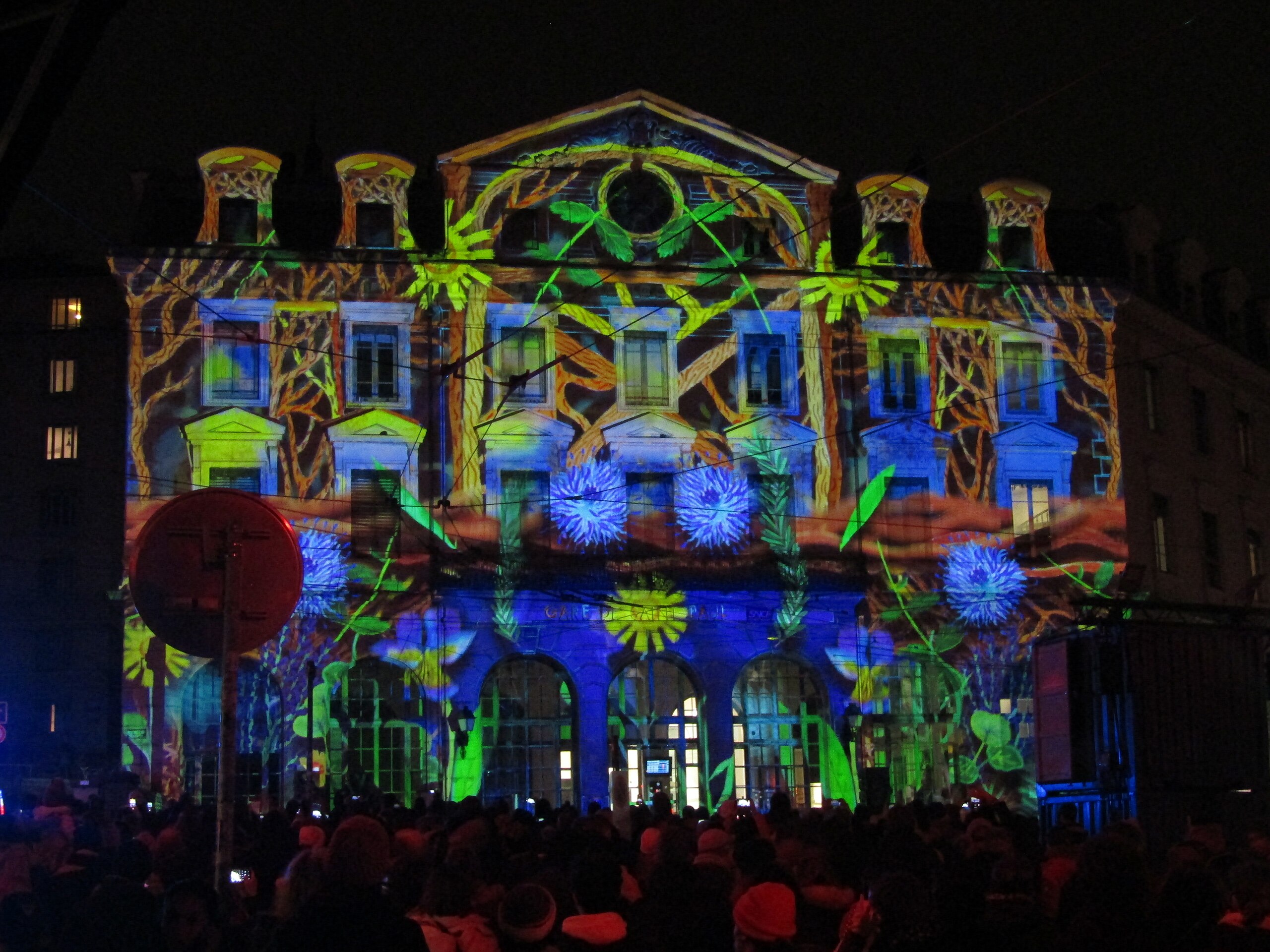 Lichter, Drohnen und Hommage: Lyon feiert seine Seele mit leuchtender Poesie