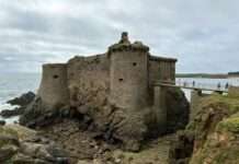 Eine Insel, ein Hubschrauber und ein leiser Aufstand im Atlantik Île_d'Yeu_-_Vieux_Château_Wikipedia