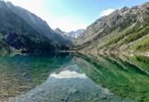 Eisiges Schweigen und smaragdene Erinnerungen – der Lac de Gaube im Winter Lac_de_Gaube