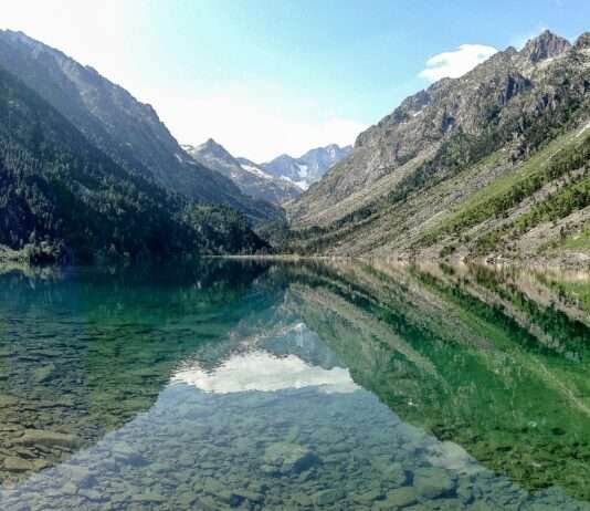 Eisiges Schweigen und smaragdene Erinnerungen – der Lac de Gaube im Winter Lac_de_Gaube