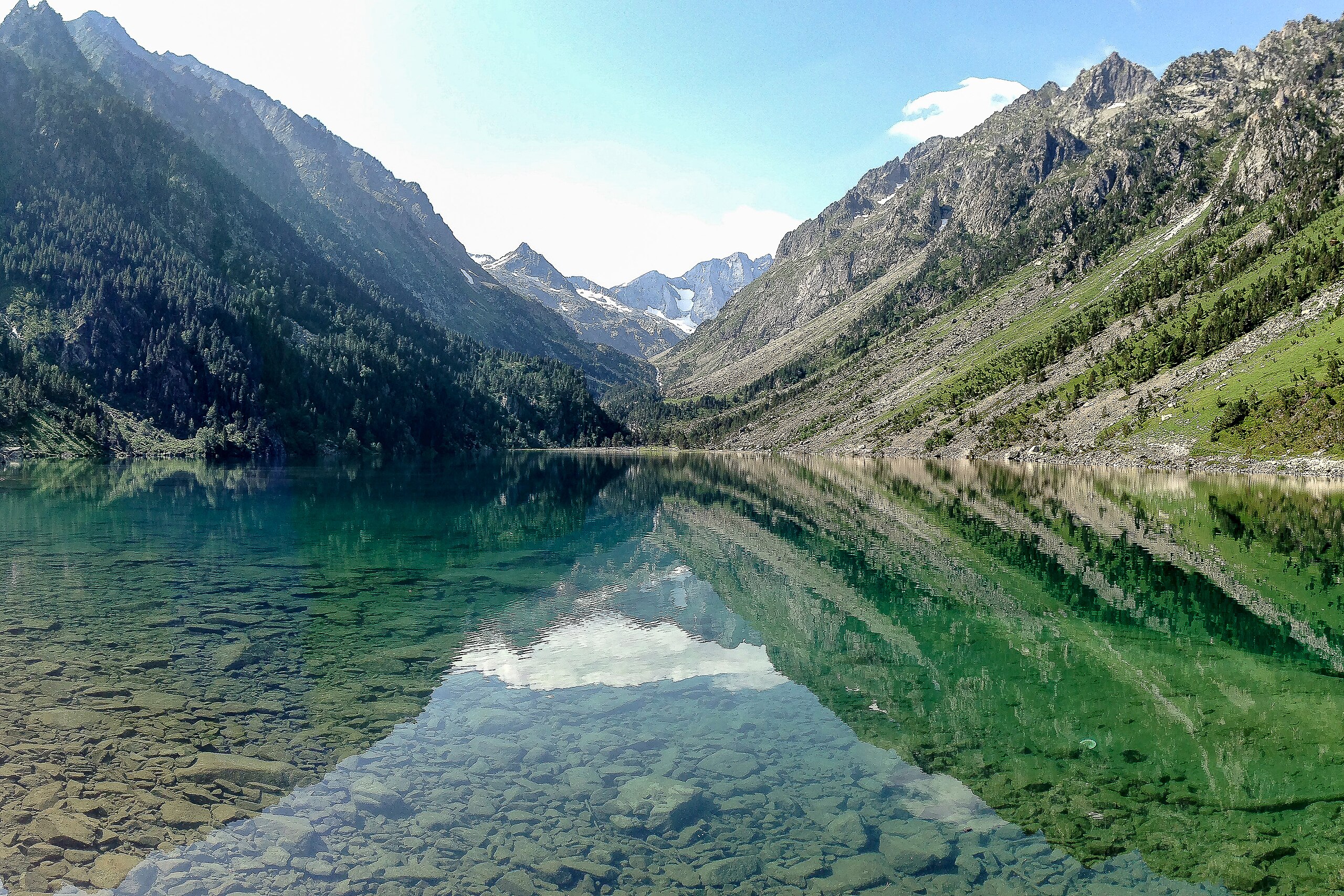 Eisiges Schweigen und smaragdene Erinnerungen – der Lac de Gaube im Winter