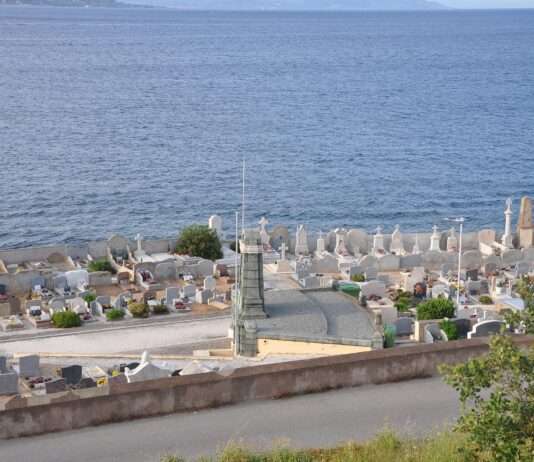 Zwischen Meer und Erinnerung – warum der Friedhof von Saint-Tropez kein Wallfahrtsort sein will und vielleicht doch einer wird Saint-Tropez_-_Cimetière_marin