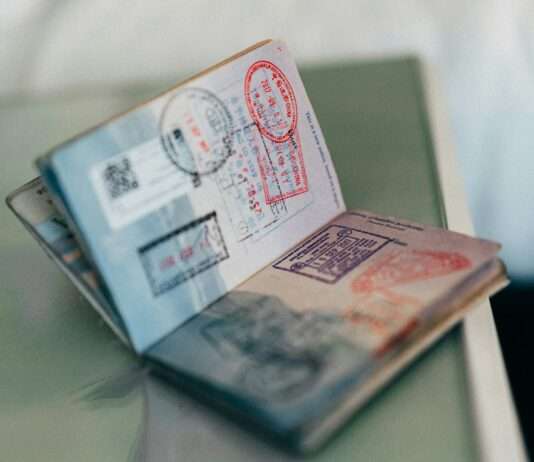 Automatisches Bleiberecht auf Zeit – Frankreich ringt um Vertrauen und Verwaltung Passport