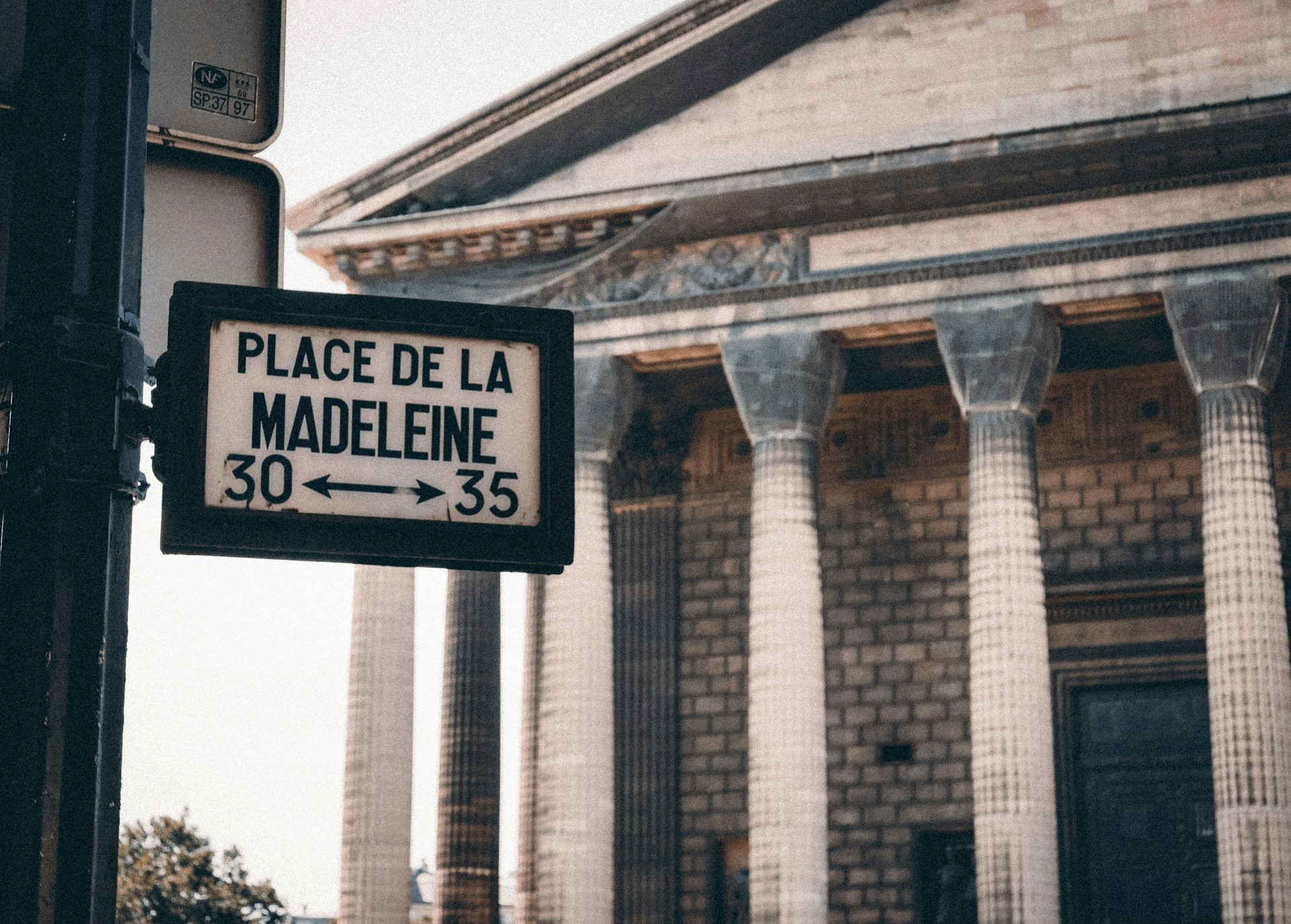 Ein Ort der Stille erschüttert – Gewalt in der Pariser Kirche La Madeleine