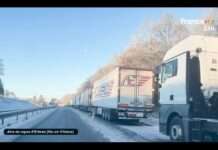 Eine Nacht aus Eis und Geduld – 450 Lastwagenfahrer im Schnee der Bretagne gestrandet 450-blockierte-LKW_ScreenFTV