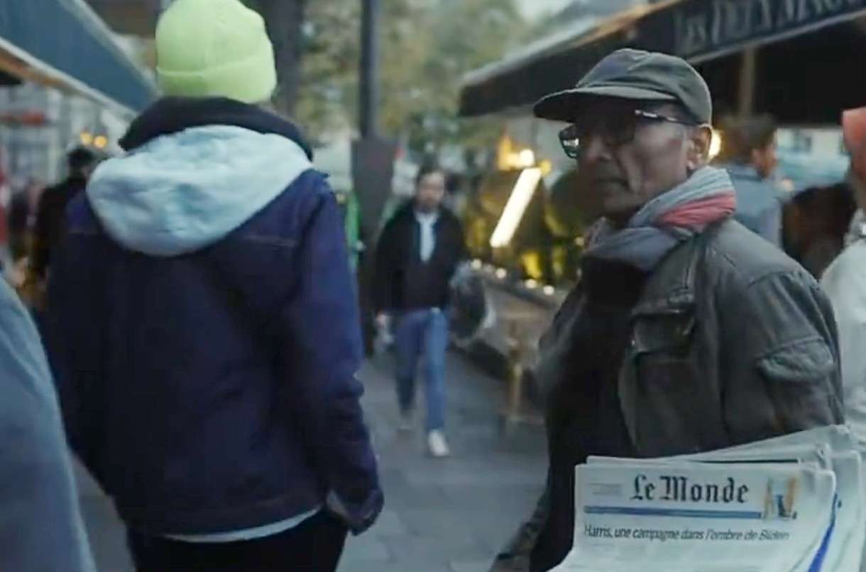 Der letzte Zeitungsausrufer von Paris – und ein Ritterschlag für die Erinnerung
