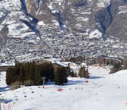 Lachgas im Schnee: Wie Drogenhandel eine Savoyer Skistation erschüttert Arc_1600_and_Bourg-Saint-Maurice