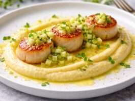 Epiphanie: Jakobsmuscheln auf Pastinakenpüree mit Safran und Apfel-Vinaigrette Jakobsmuscheln-auf-Pastinakenpüree-mit-Safran-und-Apfel-Vinaigrette