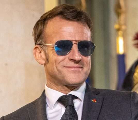 Macron gegen die Algorithmen – Frankreichs Kampf um die digitale Kindheit Macron_Sonnenbrille_ScreenX