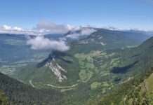 Ein falscher Schritt, ein Abgrund – tödliche Wanderung im winterlichen Massif des Bauges Panoramique_Sud_des_Bauges_Wikipedia