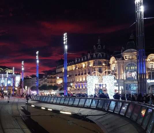 Wenn der Süden zittert – Montpellier entdeckt den Winter Place-De-La-Comedie_Montpellier_Wikipedia