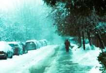 Schnee, Eis und diese trügerische Stille – warum der Norden Frankreichs den Fuß vom Gas nimmt Schnee-Strasse