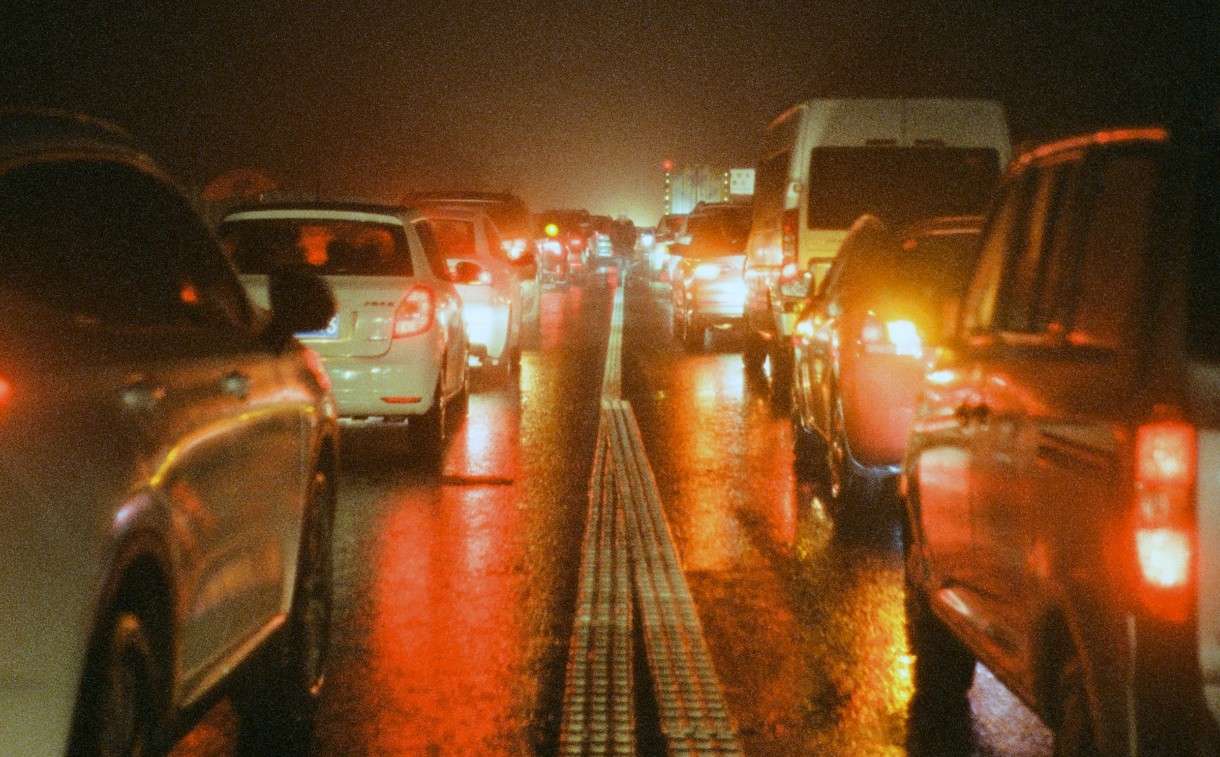 Wenn der Winter das Steuer übernimmt: 1.000 km Stau und ein großes Verkehrschaos