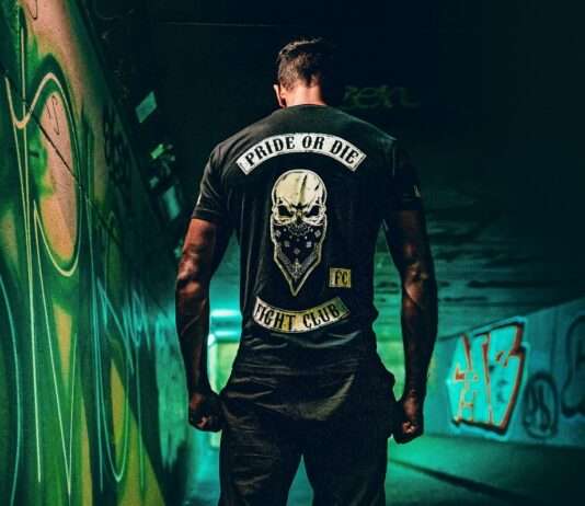 Gewalt als Markenstrategie – Wie radikale rechtsextreme Bewegungen über illegale Free-Fight-Kämpfe neue Anhänger gewinnen Street-fighter_bareknuckle_Illustration