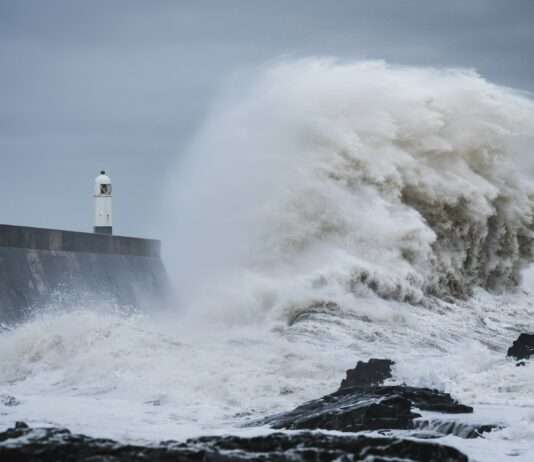 Goretti über der Küste der Normandie – eine Nacht, die niemand vergisst Sturmwellen