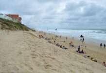 Biscarrosse und der Ozean – wie die Erosion einen Badeort in ein Gebiet der Ungewissheit verwandelt Biscarrosse_beaches,_looking_south,_2015