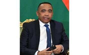 Zwischen Prinzipien und Pragmatismus: Macrons Balanceakt im Umgang mit Madagaskars neuer Führung Michael_Randrianirina_(Wikipedia)