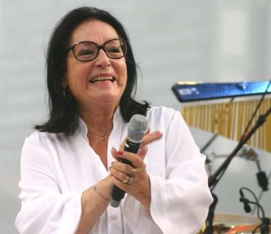Eine Stimme für die Ewigkeit – Nana Mouskouri erhält den Ehrenpreis der Victoires de la Musique Nana_Mouskouri_2012_Wikipedia