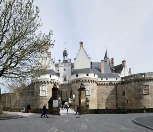 Nantes und die Hexen: Eine Ausstellung über Angst, Macht und das lange Gedächtnis Europas Nantes_Château_des_Ducs_de_Bretagne_01