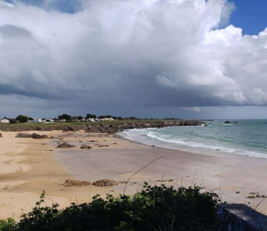 Winterleuchten in der Vendée – Wenn Stille zum größten Luxus wird Plage_des_Vieilles_-_île_d'Yeu_Wikipedia