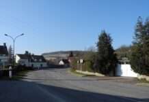 Drogenermittlungen gegen Bürgermeister: Ein Dorf in der Normandie unter Schock Rue_merey_Wikipedia