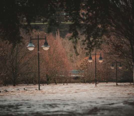 Historische Hochwasser im Westen Frankreichs: Drei Départements weiter in höchster Alarmstufe Hochwasser