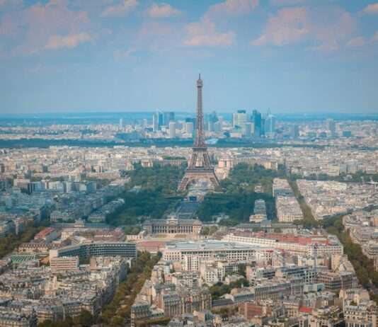 Paris unter Spannung: Mehrere Wahrzeichen nach Bombendrohungen geräumt Paris