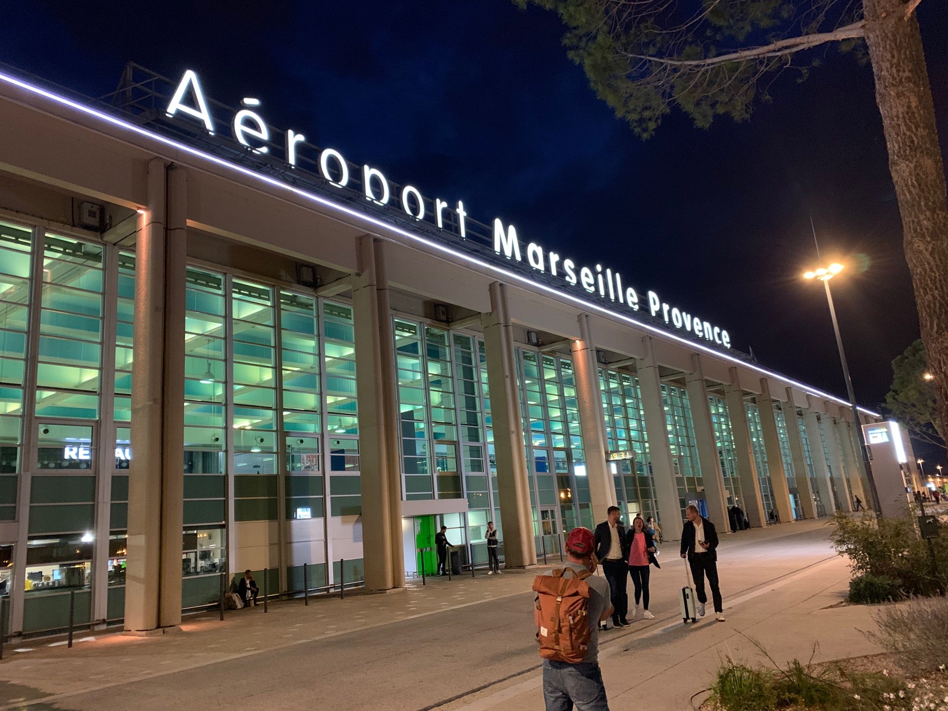 Von der Sicherheitskontrolle zur Spende – Wie der Flughafen in Marseille Solidarität neu denkt