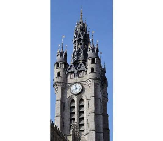Douai und sein Beffroi – wenn eine Stadt zu klingen beginnt Beffroi_de_Douai_(Wikipedia)