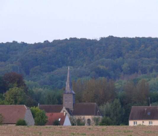 Wenn niemand mehr kandidiert: Ein Dorf im Oise und die stille Krise der kommunalen Demokratie Bienville_-_Église_Saint-Médard_-_Wikipedia