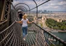 Zwischen Nervenkitzel und Nostalgie: Wie der Eiffelturm zum Erlebnispark wird Eiffelturm_LeVertige_Illustration