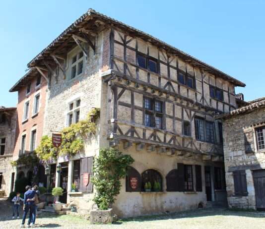 Pérouges – Eine Reise, die leise durch die Zeit führt Hostellerie_Vieux_Pérouges_9