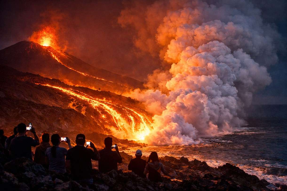 Lava, Licht und Leichtsinn – Wenn der Vulkan ruft