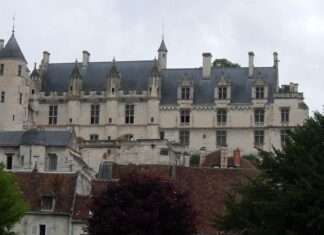 Loches – Frankreichs stille Krone im Loiretal Logis_royal_Loches