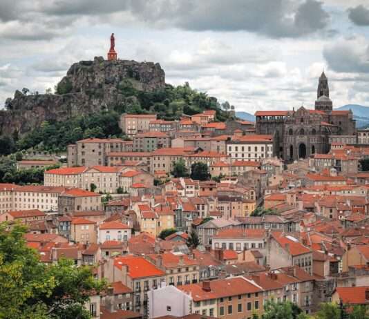 Pilger, Plattformen und ein stiller Wandel: Wie Airbnb Le Puy-en-Velay verändert Puy-en-Velay