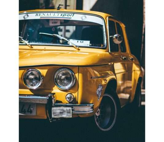 Motoren, Genuss und Landluft – unterwegs bei der Rallye des Rillettes Rallye-Oldtimer_Illustration