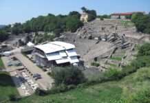 Ein Sommerritual über den Dächern von Lyon – Die Nuits de Fourvière feiern 80 Jahre Kulturgeschichte Theatre-Lyon_Wikipedia