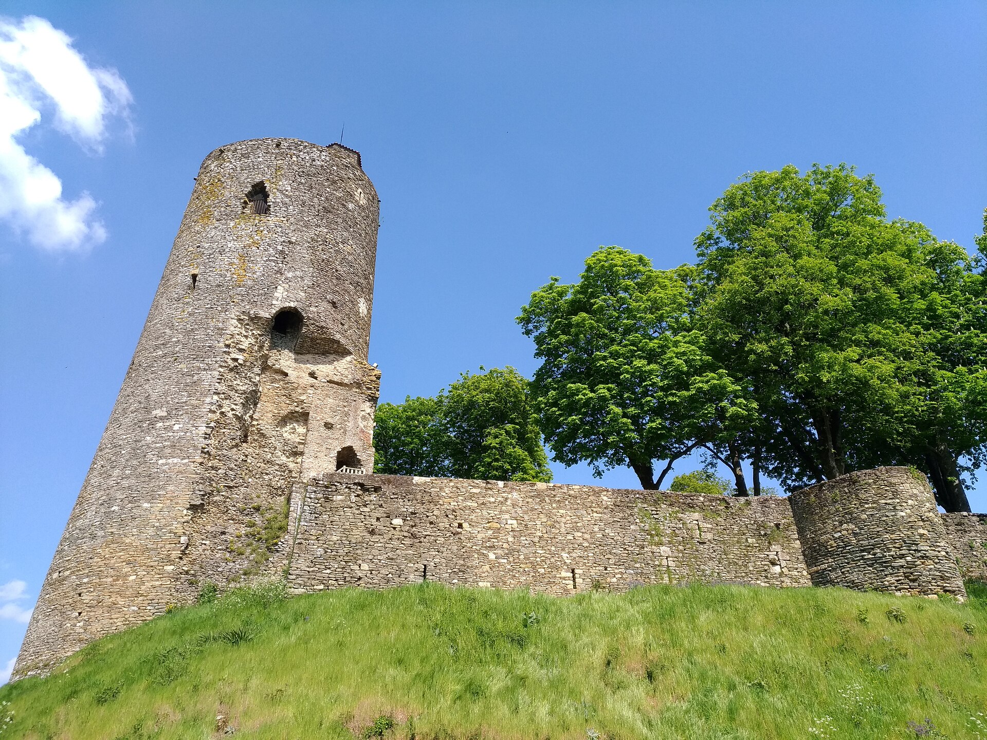 Vouvant – Mittelalterdorf, Feenlegenden und die geheimnisvolle Mélusine
